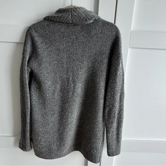 Banana Republic Gray Women's Cardigan - Picture 2 of 4